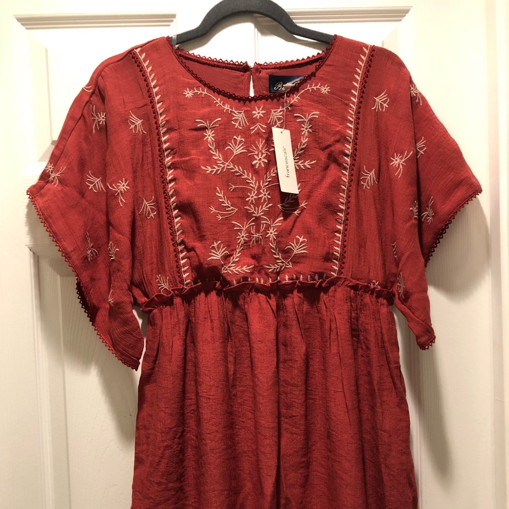Francesca’s short, cinnamon colored dress